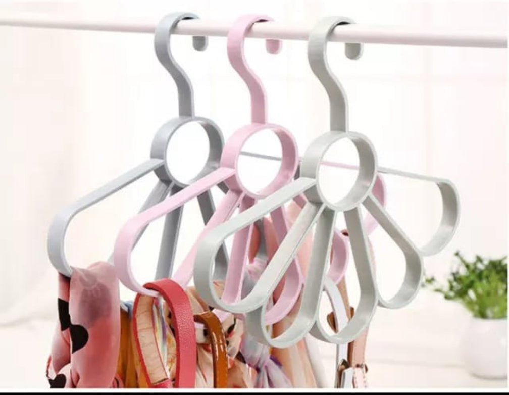 Flower Design 5 Ring Multipurpose Hanger - Duvera