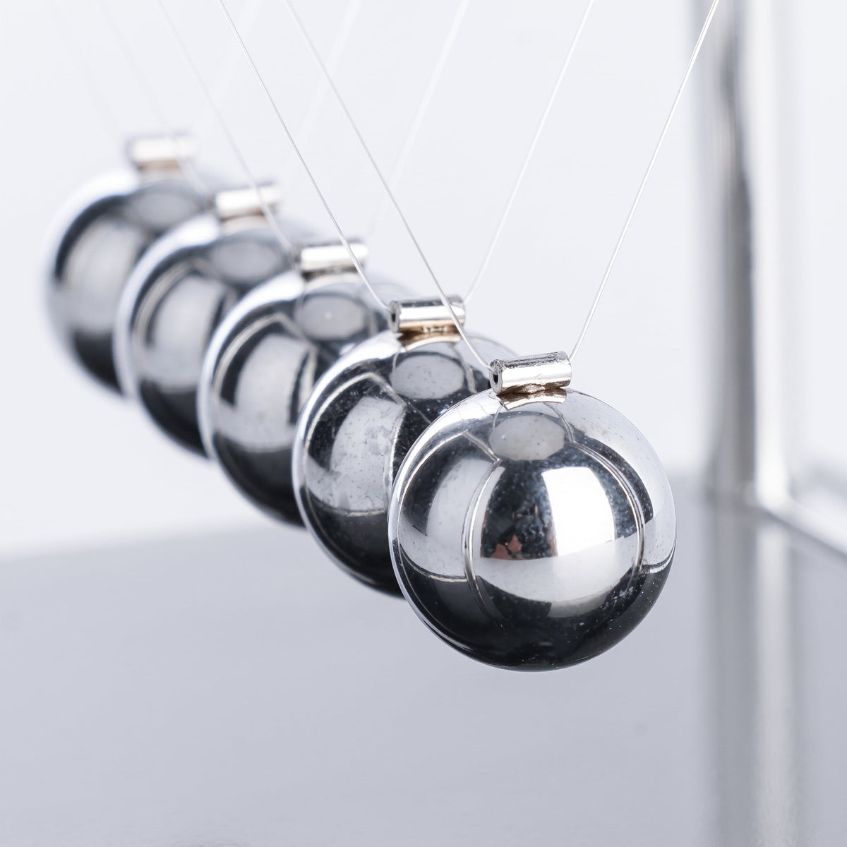 5-Ball Newton Cradle Physics Desk Toy