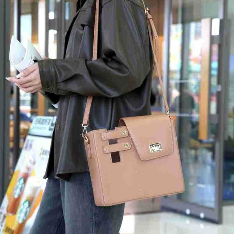 Portable Leather Shoulder Tumbler Bag